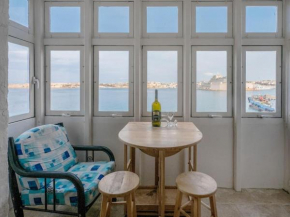 SeaFront Apartment In Valletta